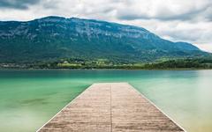 Annecy, Aiguebelette... les plages de ces lacs français vont vous faire oublier la mer cet été