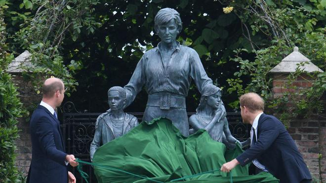 Qui est l'auteur de la statue en hommage à Diana inaugurée jeudi ?