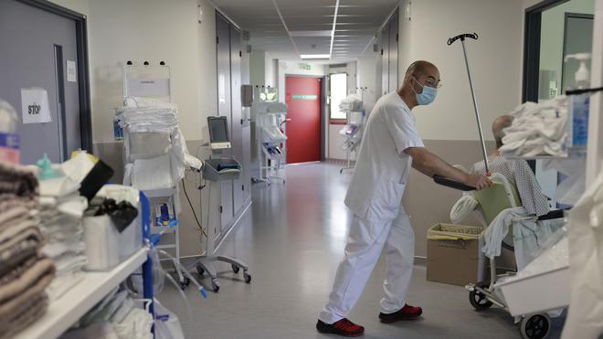 Covid-19 en France : 9 nouveaux décès, toujours un peu plus de 1000 patients en soins critiques