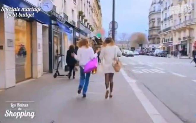 Les Reines du Shopping : une candidate un peu trop pressée chute à l’entrée d’une boutique (Vidéo)
