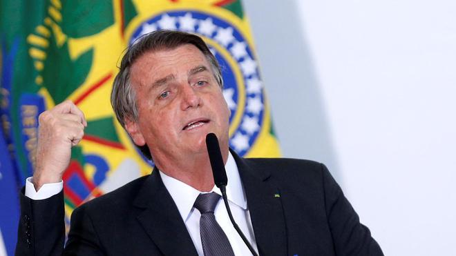 Brésil : Jair Bolsonaro hospitalisé à cause d’un hoquet chronique