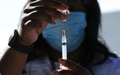 La France fournit à la Tunisie plus d’un million de vaccins d’AstraZeneca et de Johnson & Johnson