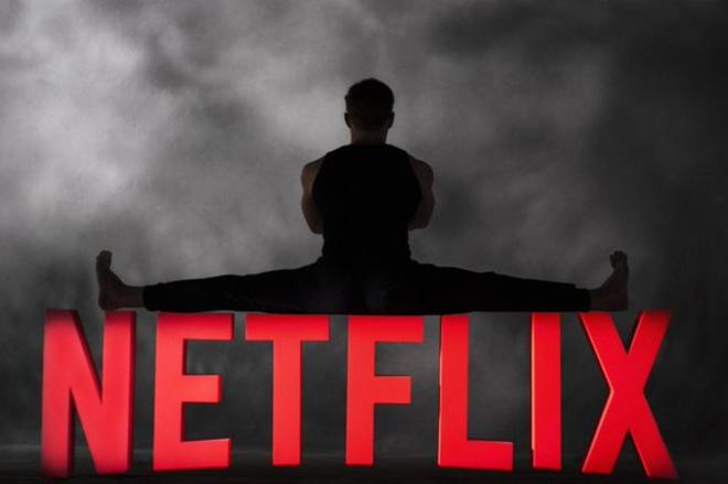 Buvez de l’eau, Jean-Claude Van Damme vient casser Netflix