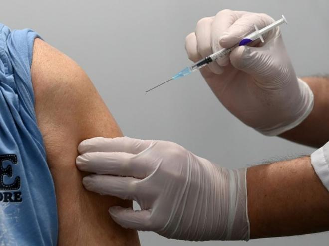 Vaccin Covid: toutes les doses d'AstraZeneca désormais destinées aux dons