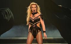 Britney Spears : Oops I Did It Again, I'm A Slave 4 U, S&M avec Rihanna... Retour sur ses meilleures performances lives