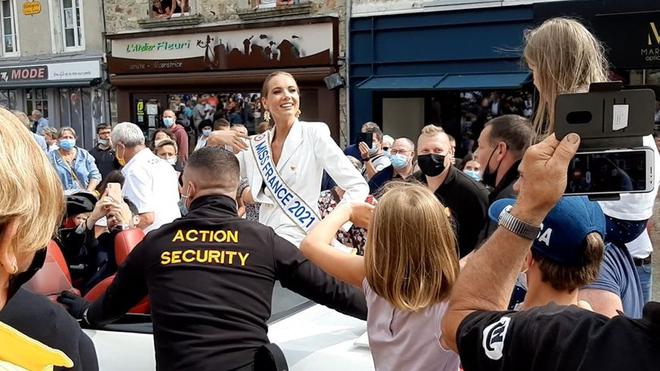 EN IMAGES - Miss France 2021, reine de la Sainte-Anne de Bricquebec