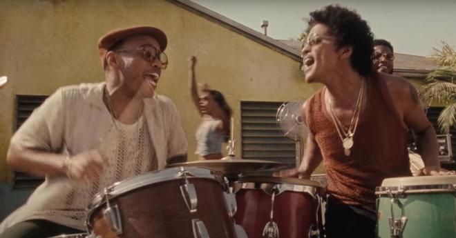 Bruno Mars : Silk Sonic dévoile Skate, un nouveau single