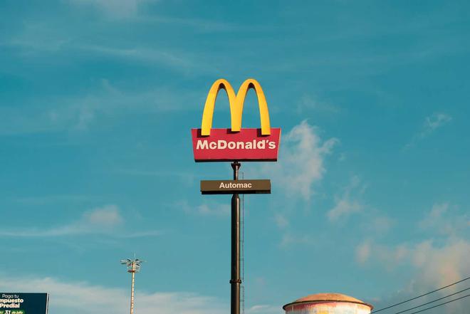 McDonald’s crée un menu en collaboration avec une rappeuse