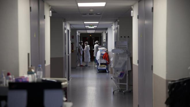 Covid-19 en France : 43 nouveaux décès, le nombre de patients en soins critiques augmente
