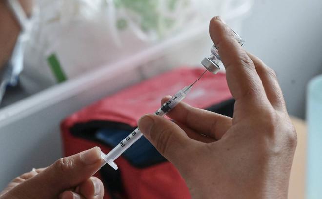 Covid-19 : les vaccins Pfizer et Moderna vont coûter plus cher à l'Europe