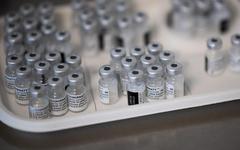 Pfizer et Moderna augmentent les prix de leurs vaccins : une hausse prévue et justifiée techniquement
