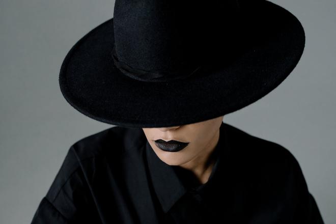 6 Reasons Why Black Lipstick Is Back In Style In 2021
