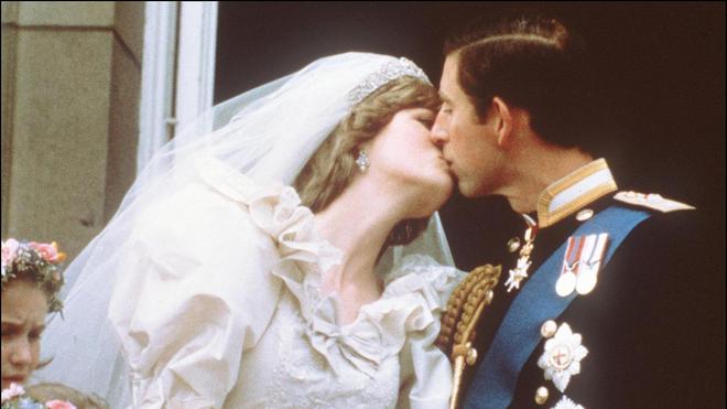 Charles et Diana : 40 ans après, une part de gâteau du mariage s’est vendue plus de 2000 euros