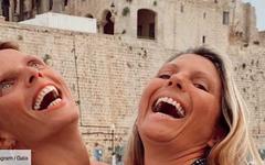 VIDEO – Sylvie Tellier en vacances avec sa soeur : la ressemblance est frappante