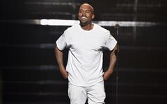 Kanye West n'a toujours pas sorti son nouvel album mais les ventes de ses produits dérivés explosent
