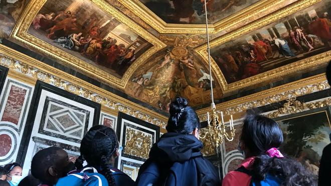 «C’est du vrai or ?» : le château de Versailles privatisé pour 2000 enfants qui ne partent pas en vacances