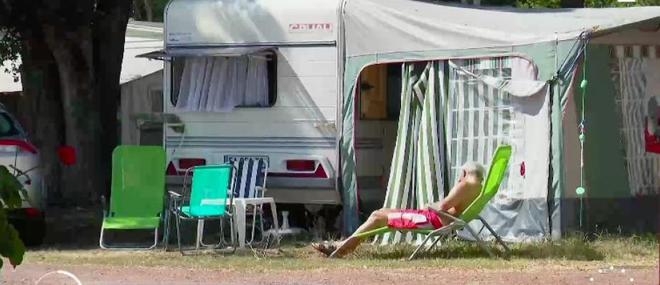 Des Français ont choisi de partir en vacances à la fin du mois d'août quand les autres reprennent le chemin du travail - Ils expliquent pourquoi - VIDEO
