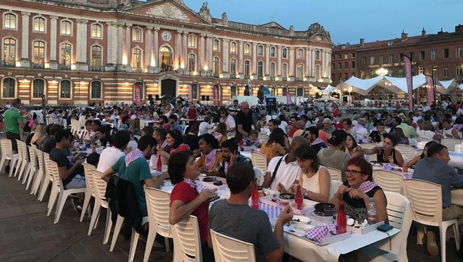 Gagnez vos places pour le banquet Cassoulets Place du Capitole avec Toulouse à Table