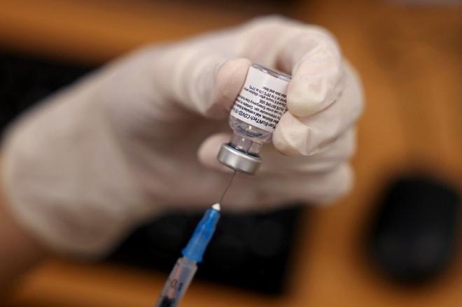 DIRECT - Coronavirus : l'efficacité des vaccins Pfizer et Moderna tombe à 66% contre le variant Delta, selon une étude américaine