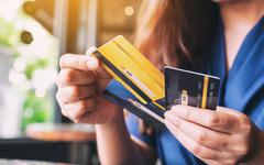 Vacances : ces cas insoupçonnés où votre carte bancaire peut vous sauver