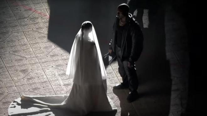 Kim Kardashian en robe de mariée, Marilyn Manson en liberté : le show surréaliste de Kanye West à Chicago
