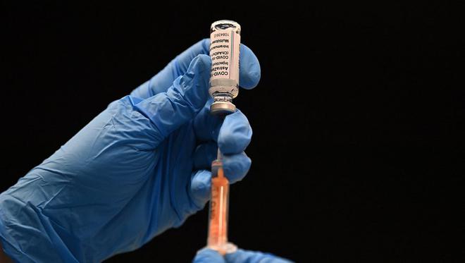 Vaccins anti-Covid : AstraZeneca, Pfizer... leur protection est-elle remise en cause ?