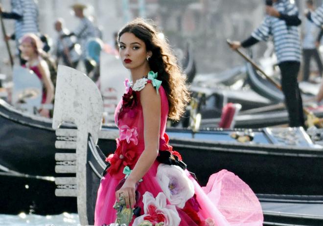Deva Cassel, Jennifer Lopez, Zoe Saldana : défilé de stars à Venise pour Dolce & Gabbana