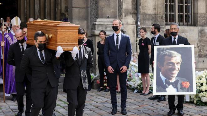 Obsèques de Jean-Paul Belmondo : ses proches et la famille du cinéma réunis pour un dernier adieu