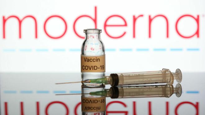 Covid-19 : le vaccin de Moderna supérieur à celui de Pfizer contre les formes graves, selon une étude