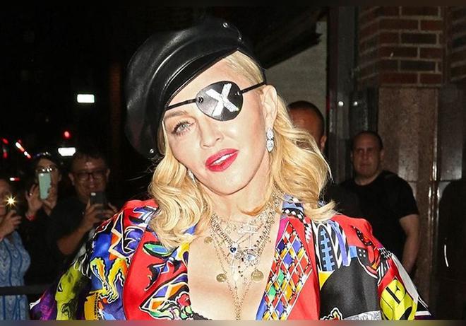 Madonna : sa fille Lourdes est son sosie ! Cheveux noirs, allure sexy... A 24 ans, elle fait sensation à la Fashion Week