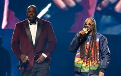 Snoop Dogg et Shaquille O'Neal interprètent "Nuthin' But A 'G' Thang" en live