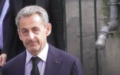 Obsèques de Bernard Tapie : pourquoi la présence de Nicolas Sarkozy fait polémique