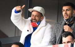 PSG: Neymar se moque du look d’Icardi à la Fashion Week