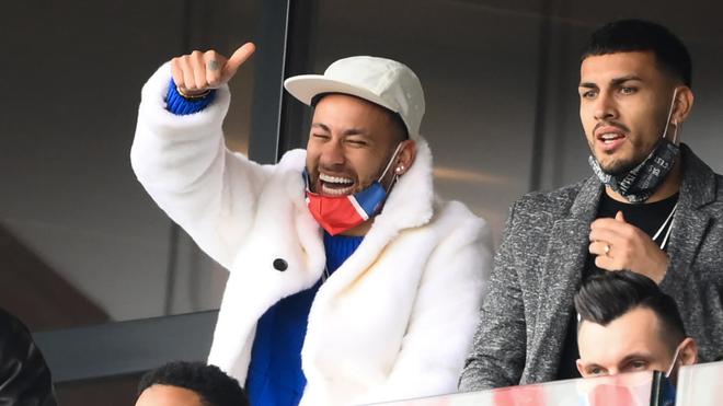 PSG: Neymar se moque du look d’Icardi à la Fashion Week