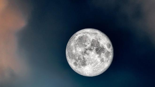 Pleine Lune en Bélier : Pourquoi l’appelle-t-on la lune du chasseur ?