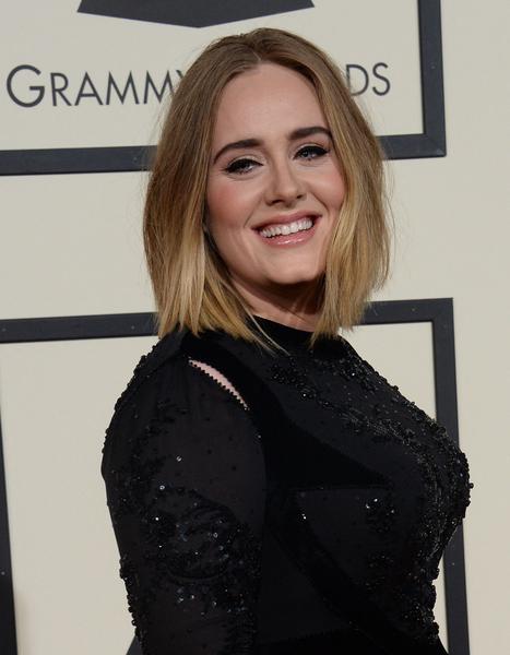 Adele admet avoir repoussé sa séparation avec Simon Konecki pendant des années : " Il était temps "