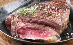 Cuisson du boeuf: Cette énorme erreur que nous faisons tous en cuisant un steak