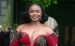 Inspiration beauté : Yemi Alade avec les coiffures africaines