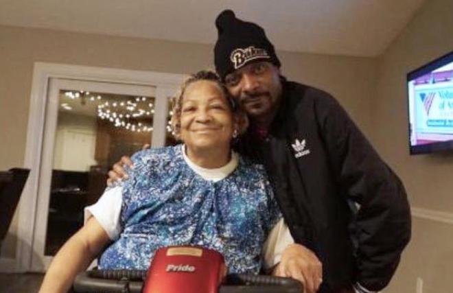 Snoop Dogg rend hommage à sa mère, décédée à l’âge de 70 ans