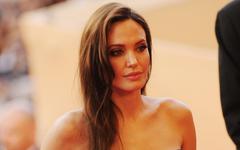 Angelina Jolie questionnée sur sa relation avec The Weeknd, sa réaction fait jaser