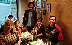 Paris : les fous d’échecs se pressent au bar le Blitz Society, pionnier du genre