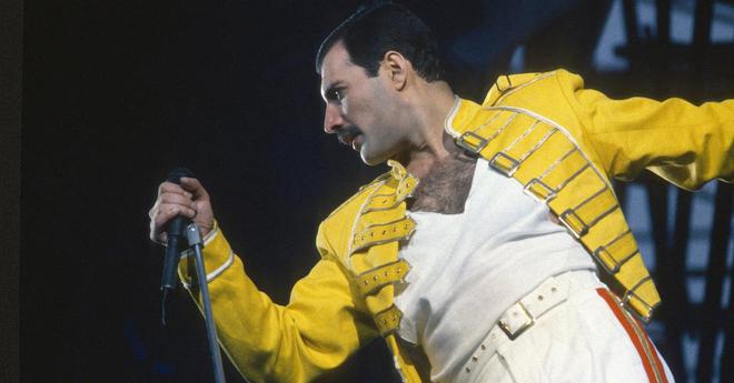 Dans le Téléphone de Manu : Hommage à Freddie Mercury avec A Kind of Magic !