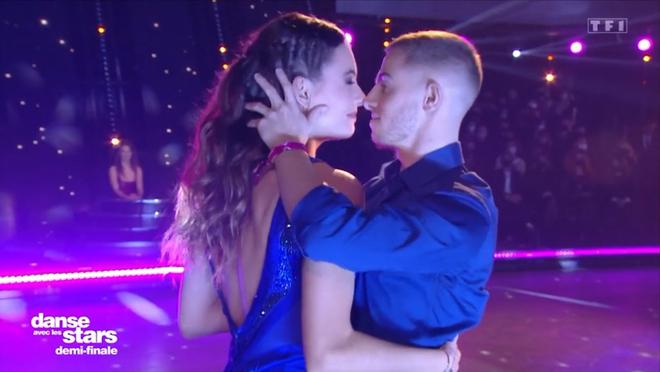 « Tu m’as attrapé les seins » : Elsa Bois et Michou se rapprochent dangereusement pendant les répétitions pour la finale Danse avec les Stars