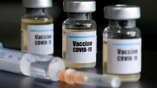 Variant Omicron : il est possible de développer «très rapidement» un vaccin, selon un scientifique d’Oxford