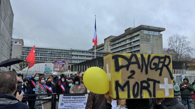 Hôpitaux du nord-Essonne : une manifestation à la préfecture pour sauver «l’offre de soins publique»