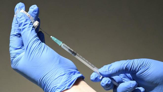 Variant Omicron : Pfizer et Moderna vont-ils modifier leur vaccin ?