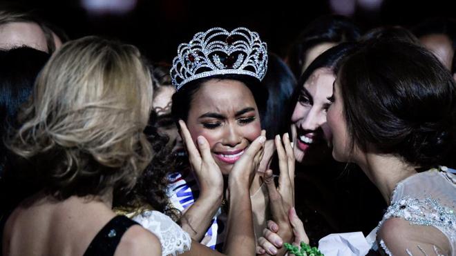 Miss Univers 2021 : Clémence Botino testée positive au Covid et placée à l'isolement