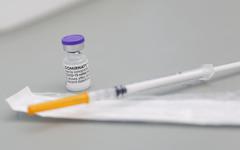 Covid-19: 83 personnes vaccinées avec des doses Pfizer périmées