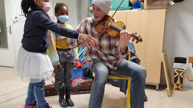 «Jouer améliore leur attention» : à Sarcelles, le succès des cours de violon pour réduire les inégalités scolaires