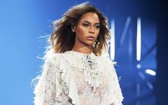 Beyoncé avec Be Alive, Billie Eillish avec No Time To Die... Les nominations musicales aux Golden Globes 2022